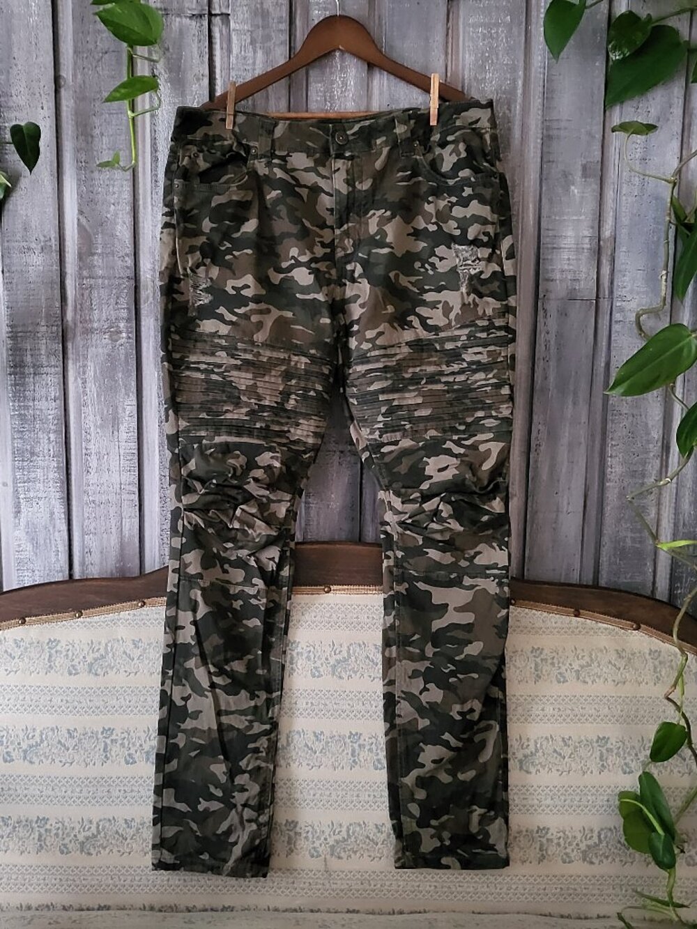 Men's Camo Moto Slim Jeans 38 LIKE NEW
